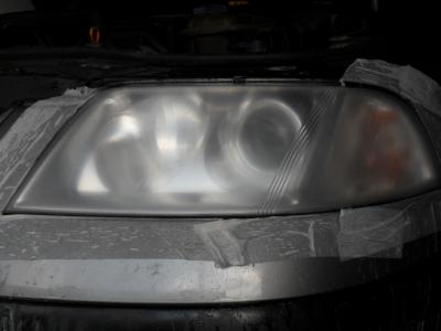 Matowe reflektory VW Passat - reflektor po usunięciu zmatowiałej powłoki